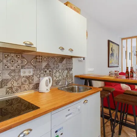 Barcelo 21: Centrally Located Attic With Terrace And Retreat