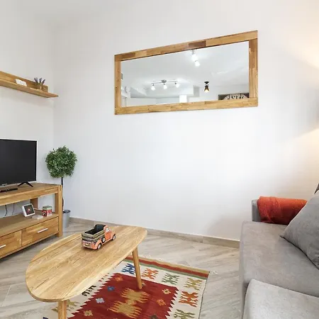 Apartment Barcelo 21: Centrally Located Attic With Terrace And Retreat